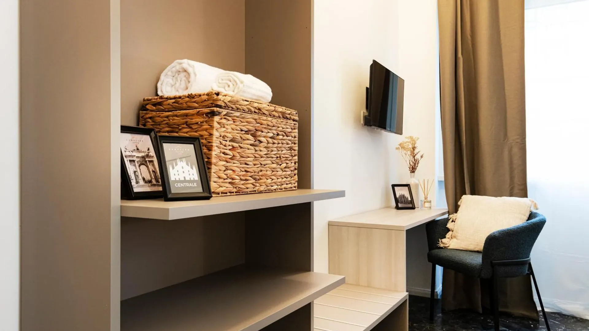 Hotel Easylife - Suite In Centrale Milan