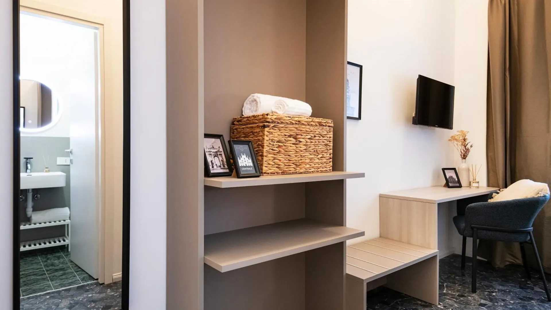 Easylife - Suite In Centrale Milan 0*,  Italy