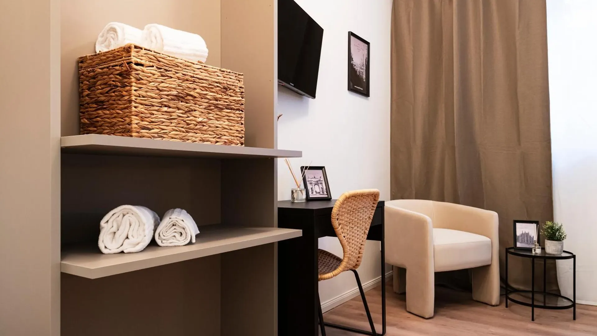 Hotel Easylife - Suite In Centrale Milan