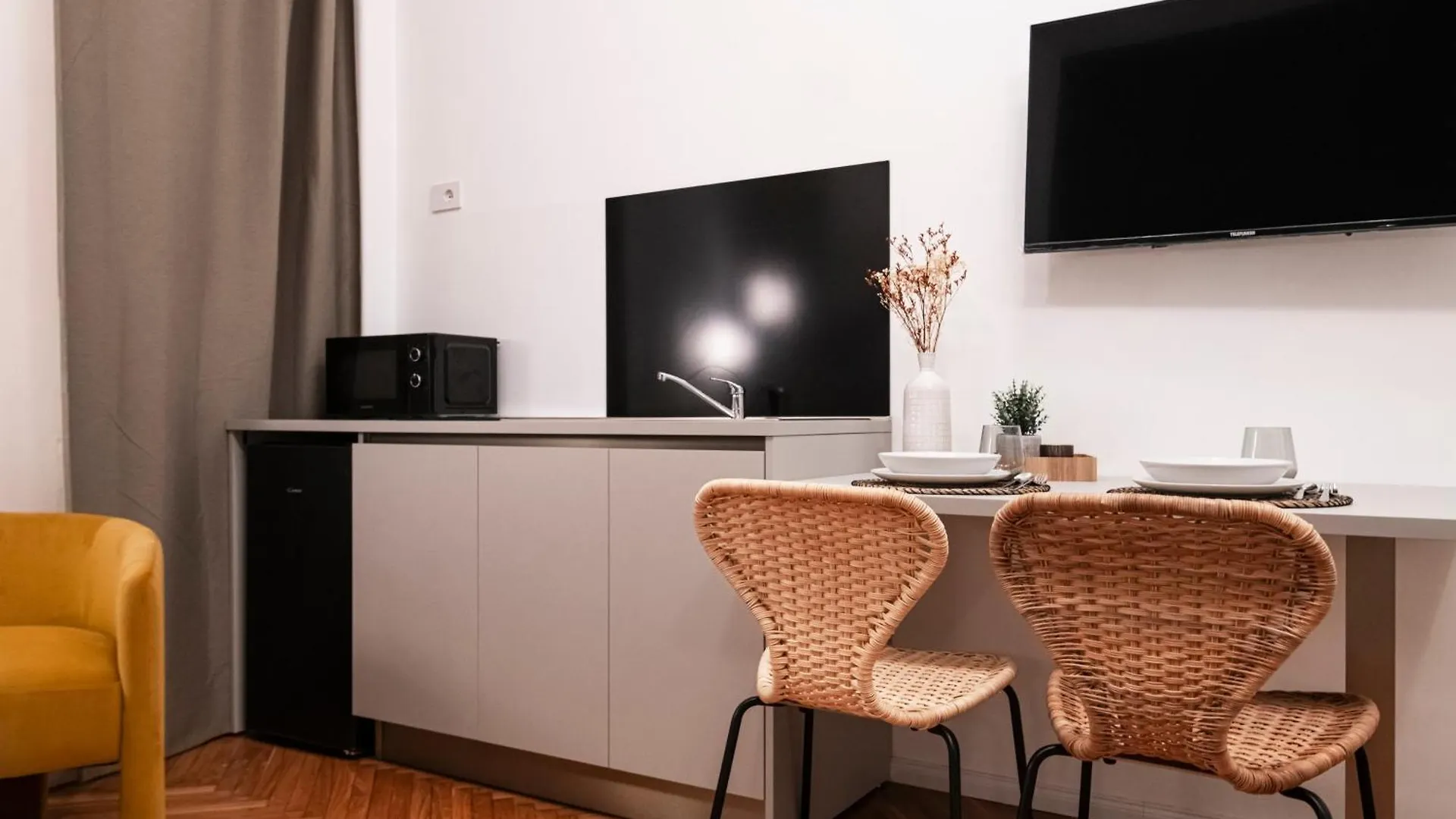 Hotel Easylife - Suite In Centrale Milan Italy
