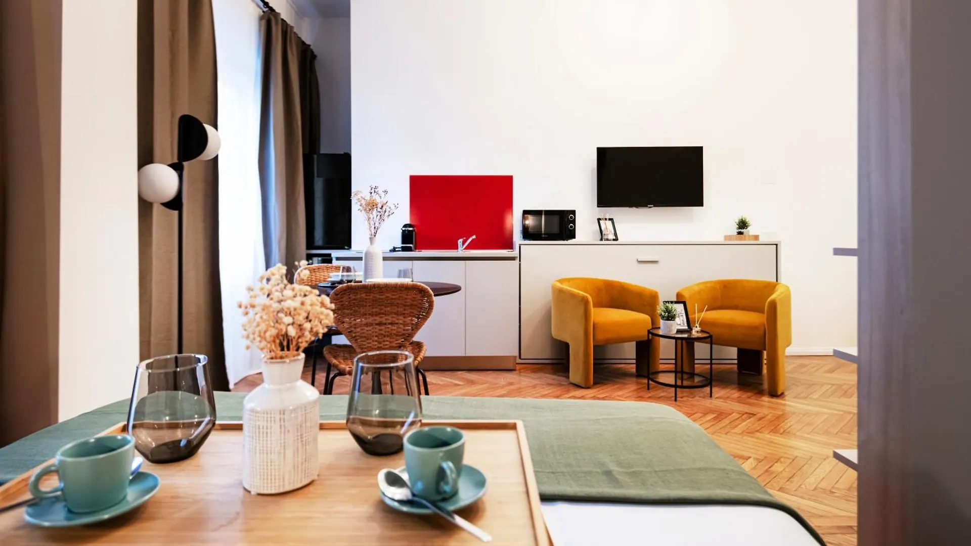 Hotel Easylife - Suite In Centrale Milan