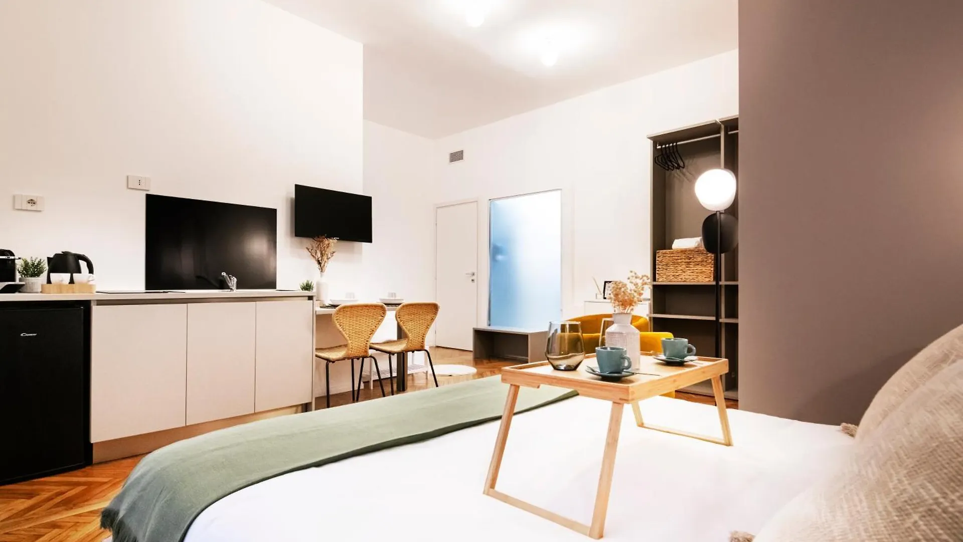 Easylife - Suite In Centrale Milan 0*,  Italy