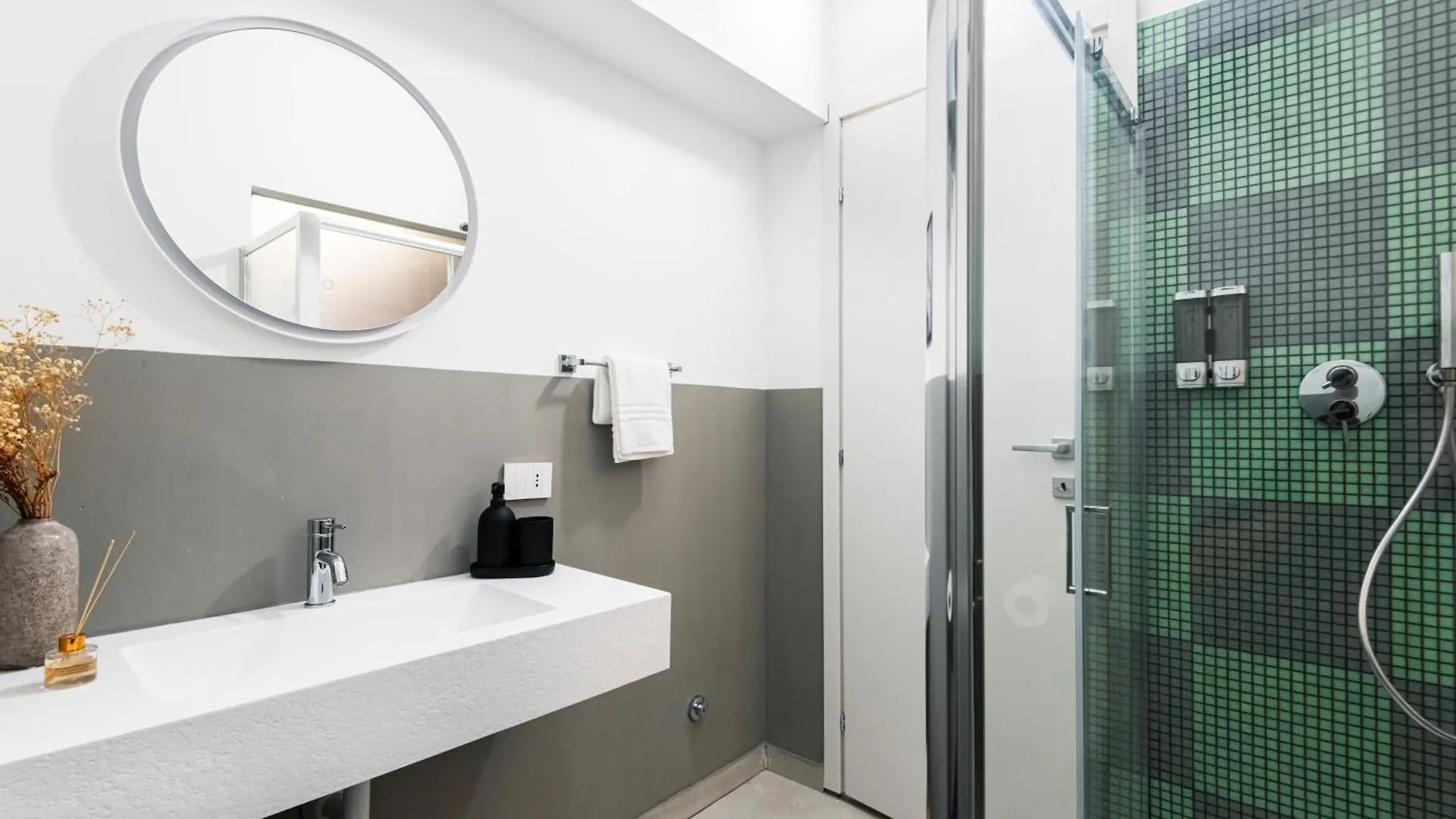 Easylife - Fl Suite In Centrale Milán Hotel