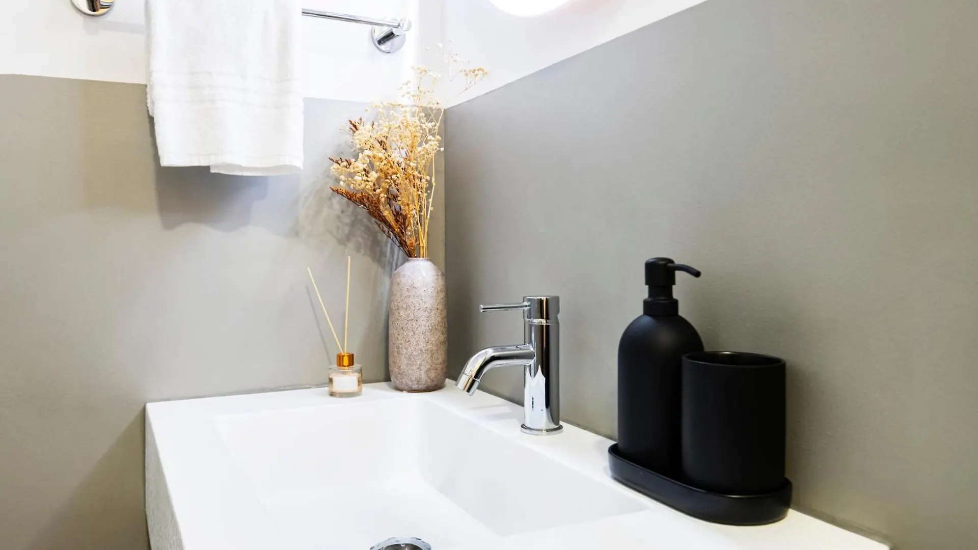 Easylife - Fl Suite In Centrale Milan 0*,